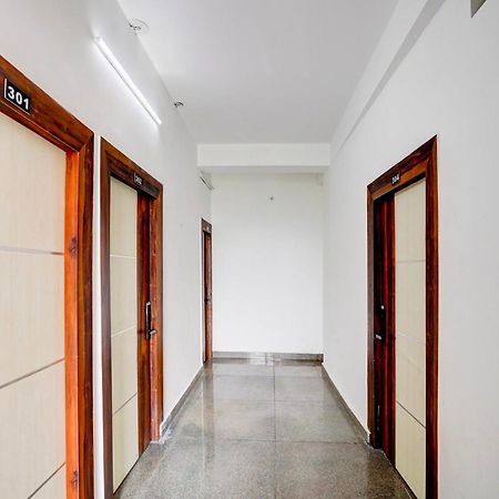 Hotel Collection O Apple Tree Noida Exteriér fotografie