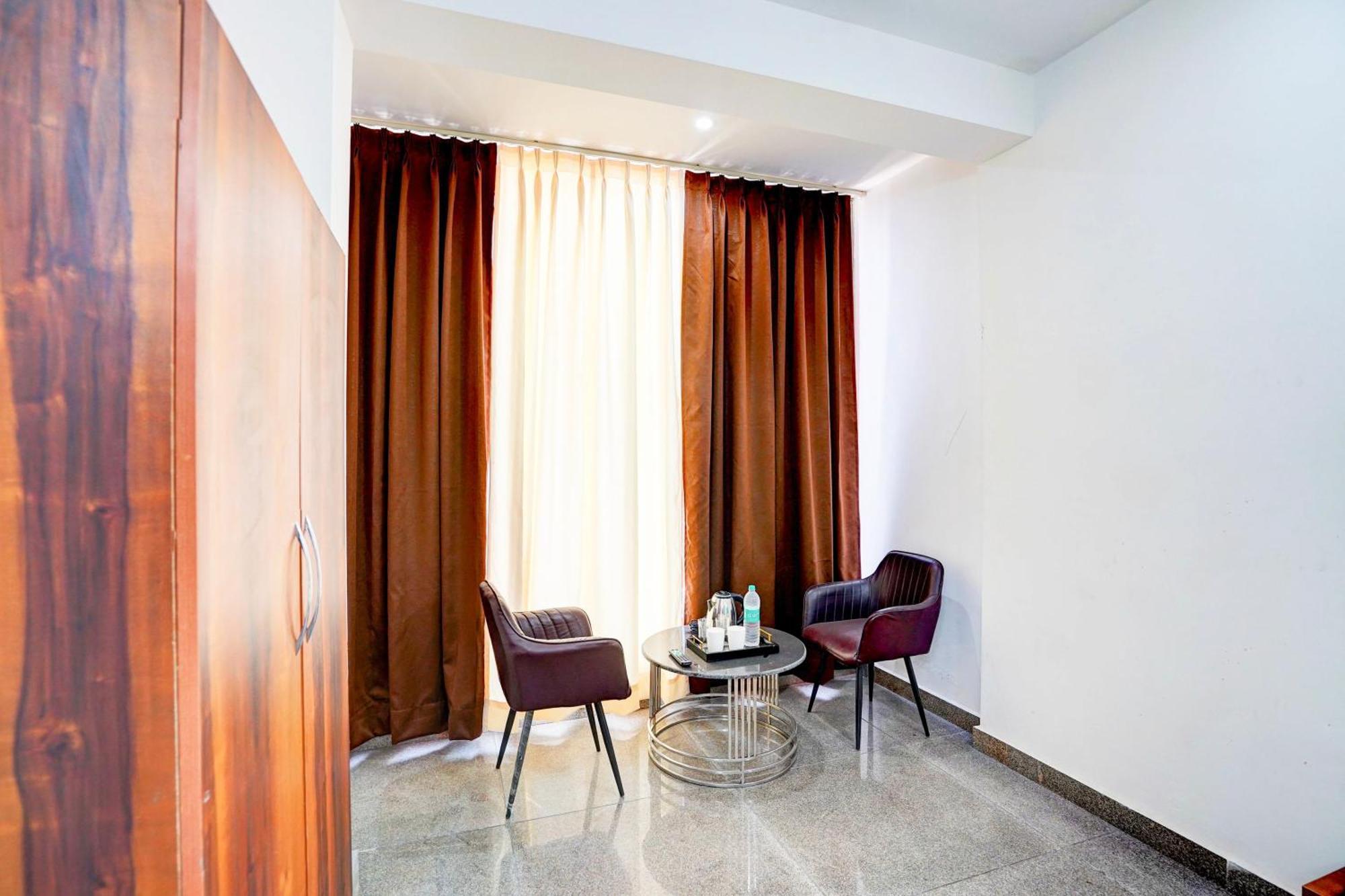 Hotel Collection O Apple Tree Noida Exteriér fotografie
