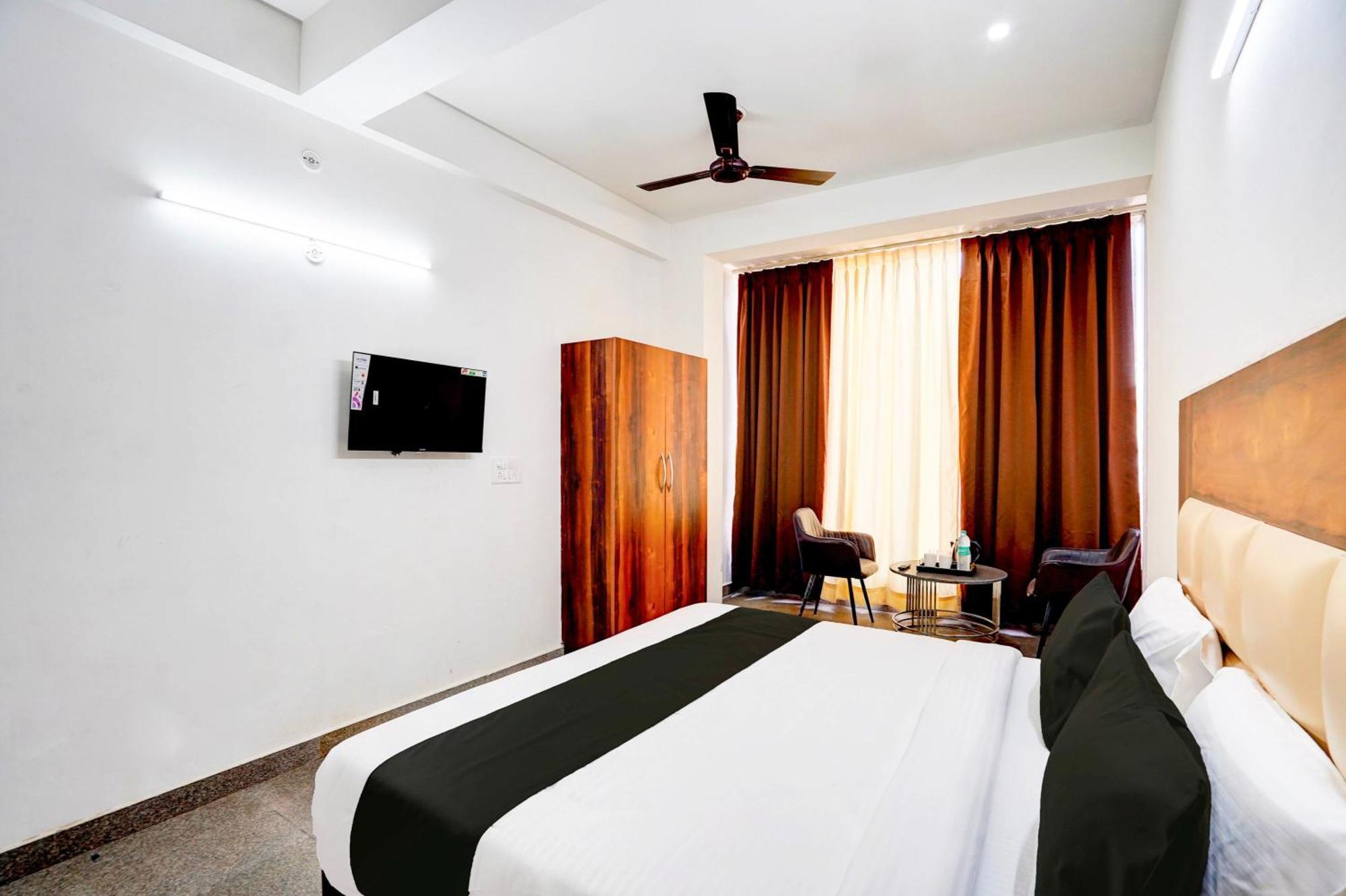 Hotel Collection O Apple Tree Noida Exteriér fotografie